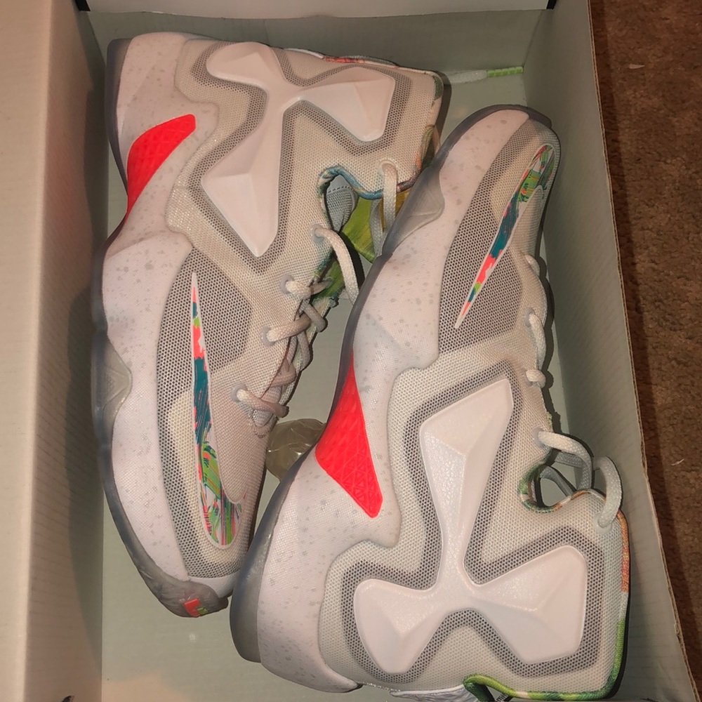 Lebron XIII (13’s) basketball shoes NIKE
